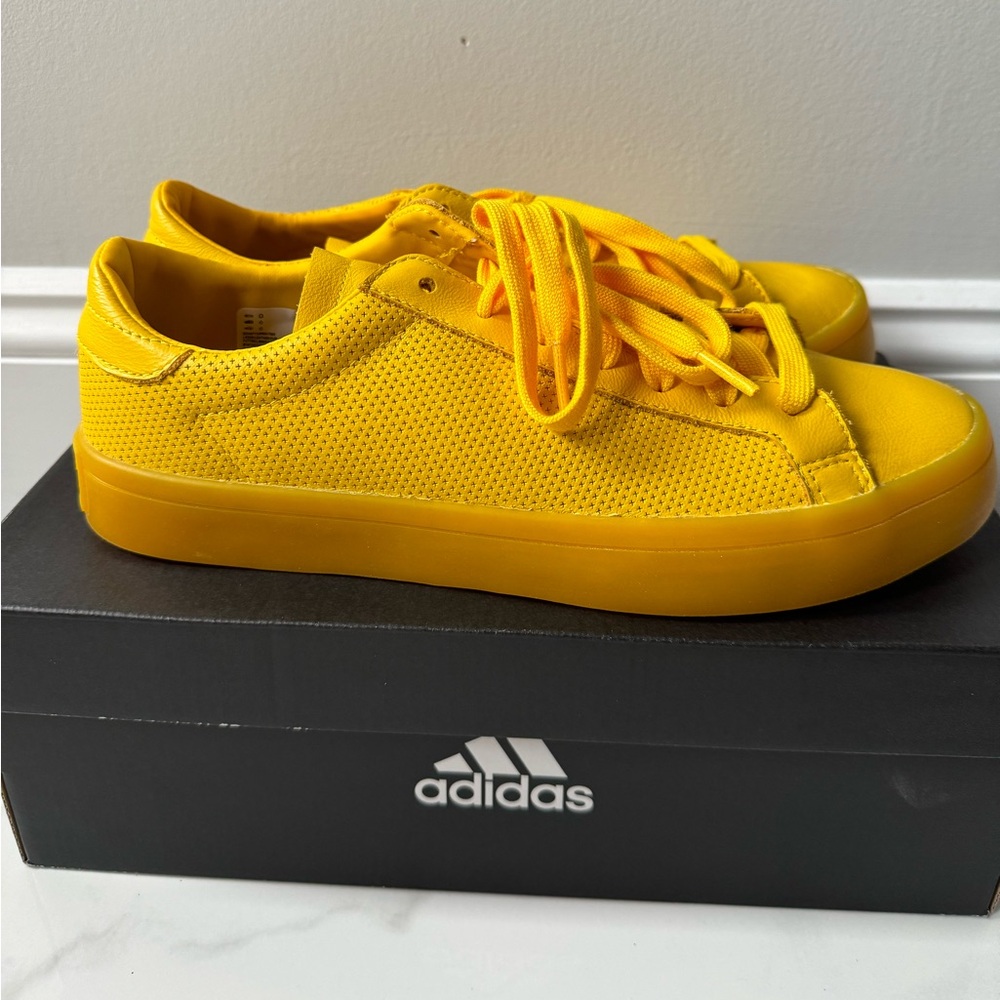 NIB Men’s Size 8 1/2 Yellow Court Vantage Adidas Originals Sneakers